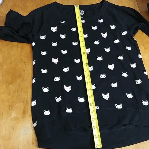 Long sleeve cat top - Picture 5 of 6